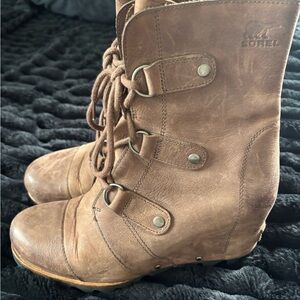 Sorel Women's Tan Lace Up Boots